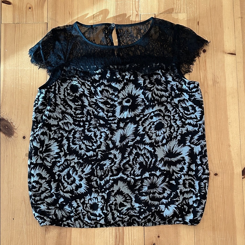 Ann Taylor Black and white Gray Floral and Lace lined top with elastic waistband